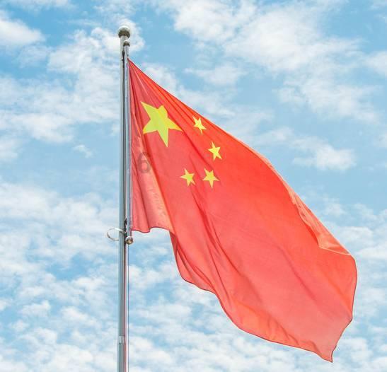 30多年前的摩登女郎,羞答答地望着镜头,当年性感泳装不输现在